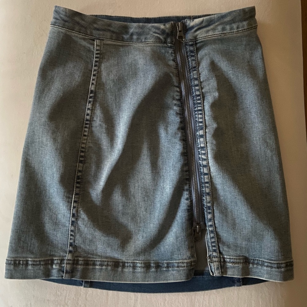 Worn once/Very versatile/Can be dressed up/down